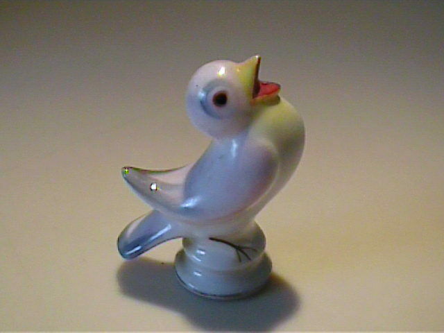Vintage 1960's Miniature Ceramic Singng Robin Bird