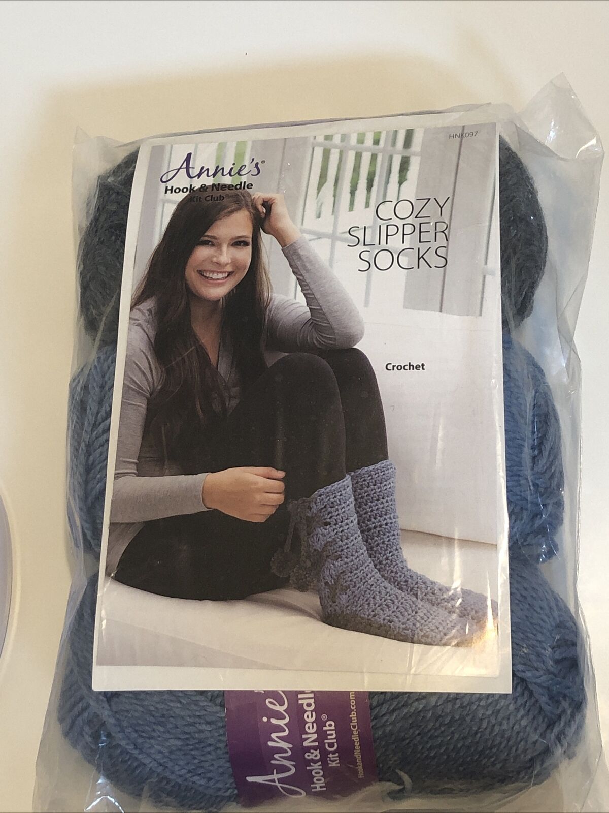 Annie’s Hook And Needle Kit Hnk097 Cozy Slipper Socks￼